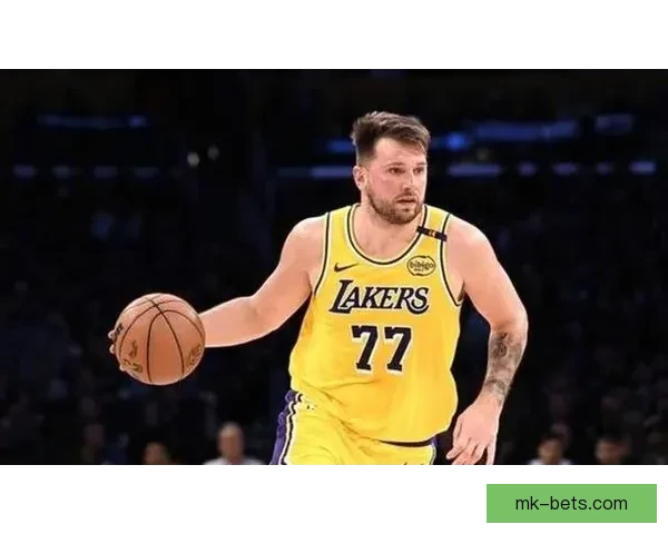 林书豪解析东契奇进攻技巧偏好左侧单打后撤步展现联盟顶级柔和手感