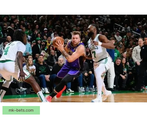 湖人骑士首发对决詹姆斯冲历史总胜场王东契奇复出迎战哈登焦点之夜