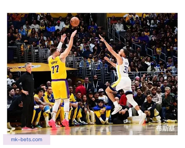 东契奇三节砍40分创湖人单赛季三分新纪录 里夫斯迎个人里程碑